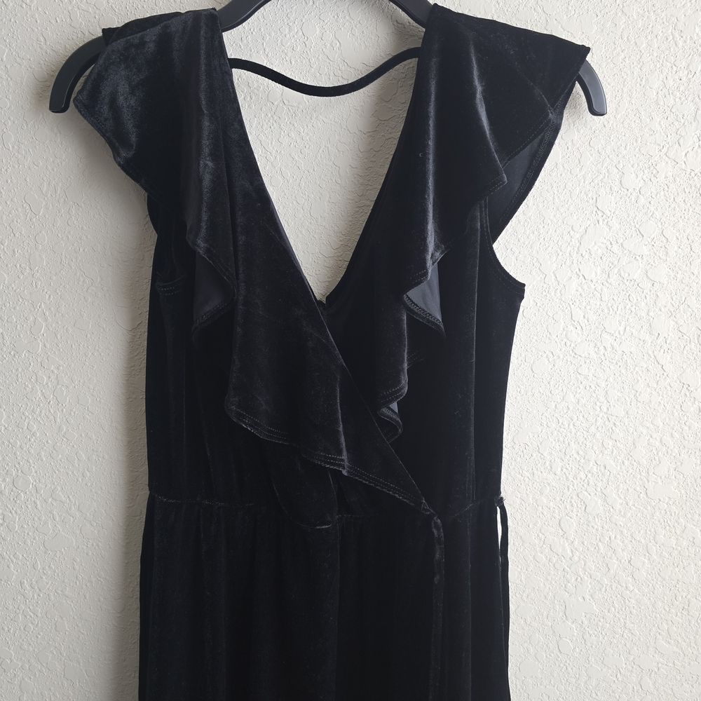 Soprano Chic Velvet Black Gown